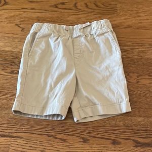 Vineyard Vines Boys size 6 tan shorts